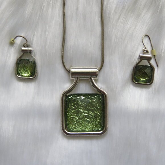 Peridot Pendant With Matching Drop Earrings - Picture 1 of 4
